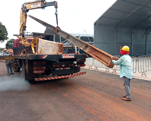 Transporte de postes com caminhão munck em Londrina - Solicita já seu orçamento