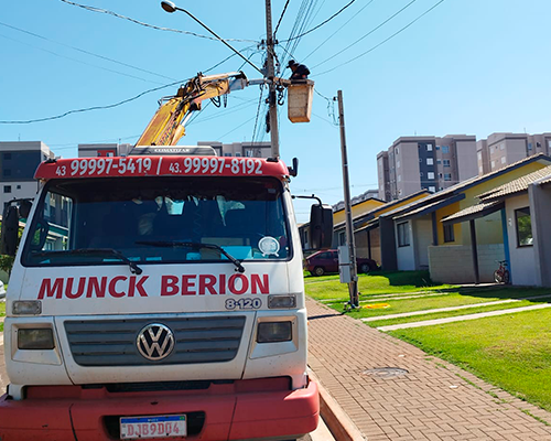 Caminhão munck para trabalho em altura - Orçamento em Londrina